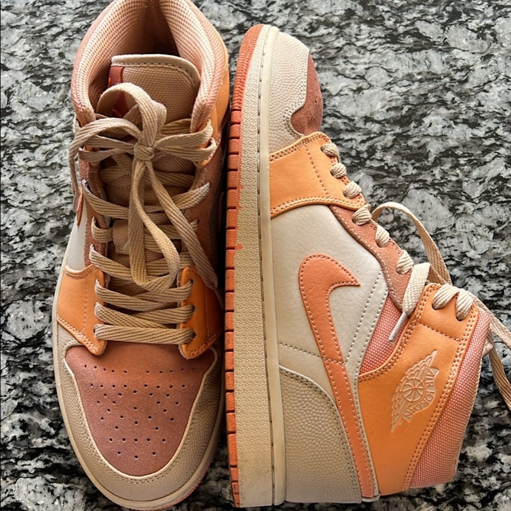 Air Jordan 1 Mid Apricot